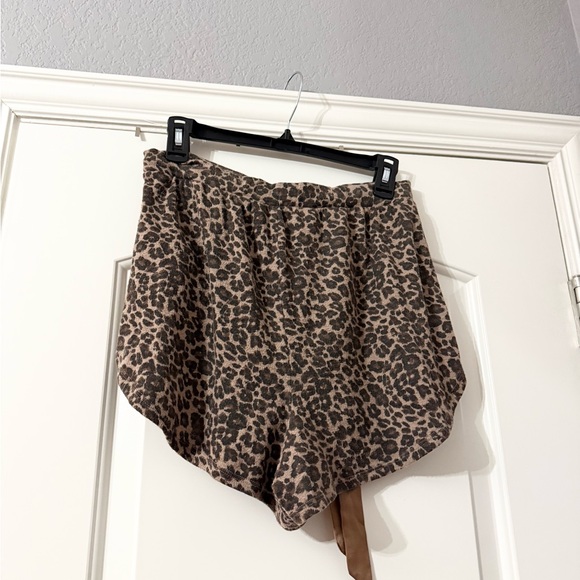 Abercrombie & Fitch Brown Leopard Print Athletic Shorts - Picture 2 of 3